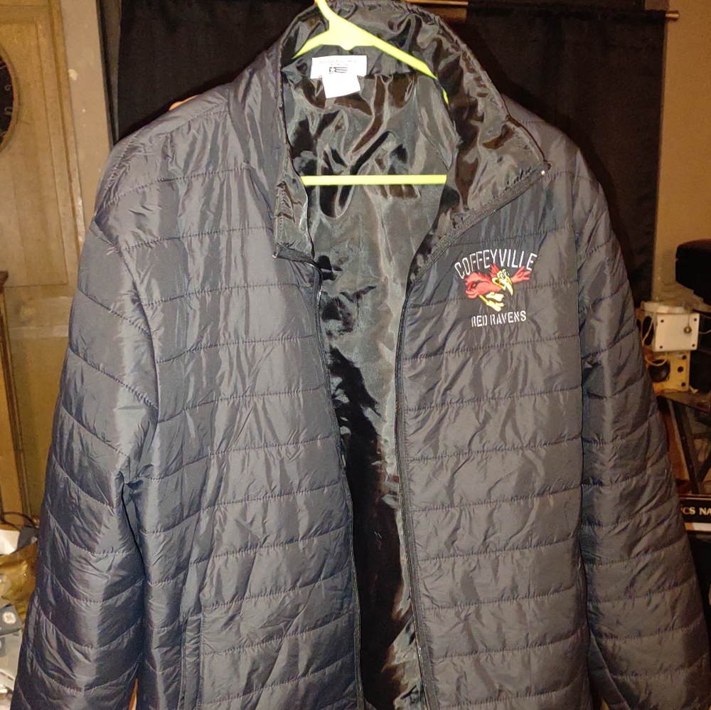 Woman's Coffeyville Red Raven Quilted Puffer black full zip up jacket size large